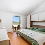 Peacefull Getaway Island Hvar! Semesterbostad *