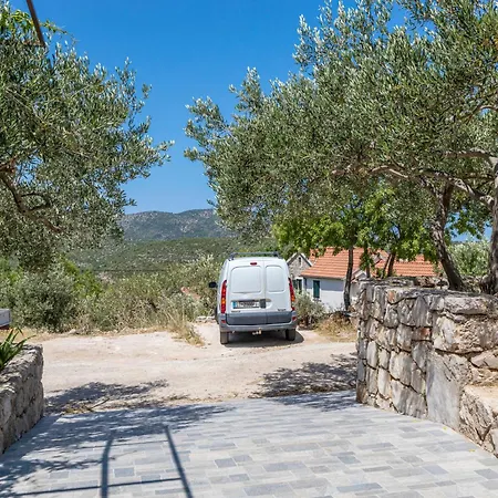 Peacefull Getaway Island Hvar! Vakantiehuis *