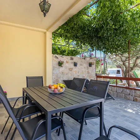 Peacefull Getaway Island Hvar!