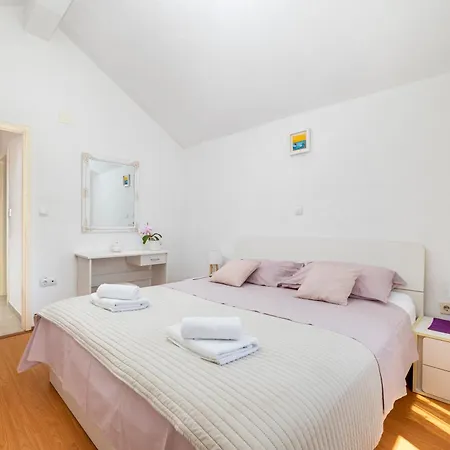 Peacefull Getaway Island Hvar! Vakantiehuis *